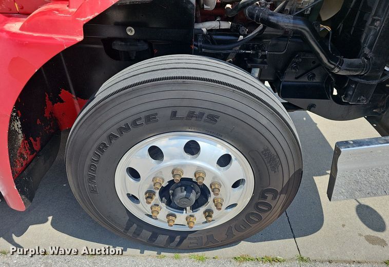 image for item EH5517 2008 International  9200i  semi truck