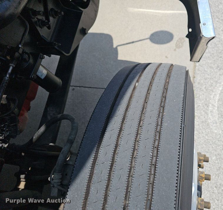 image for item EH5517 2008 International  9200i  semi truck