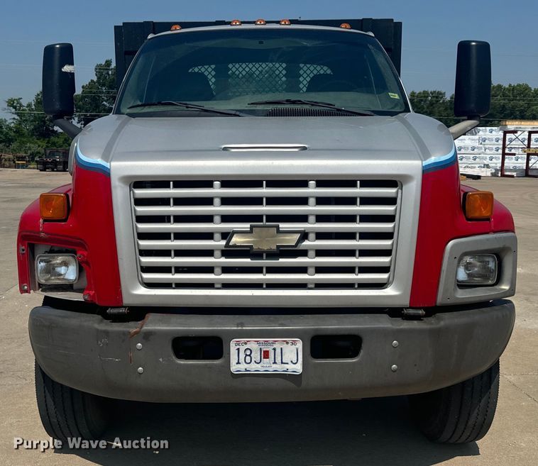 image for item EH6833 2007 Chevrolet  C7500 flatbed truck