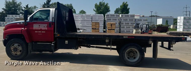 image for item EH6833 2007 Chevrolet  C7500 flatbed truck