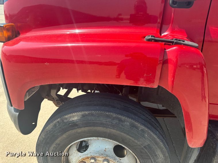 image for item EH6833 2007 Chevrolet  C7500 flatbed truck