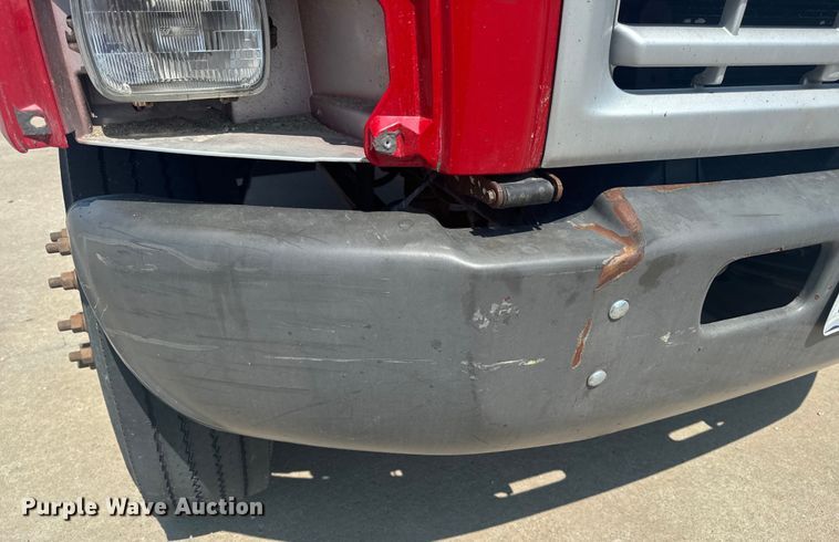 image for item EH6833 2007 Chevrolet  C7500 flatbed truck