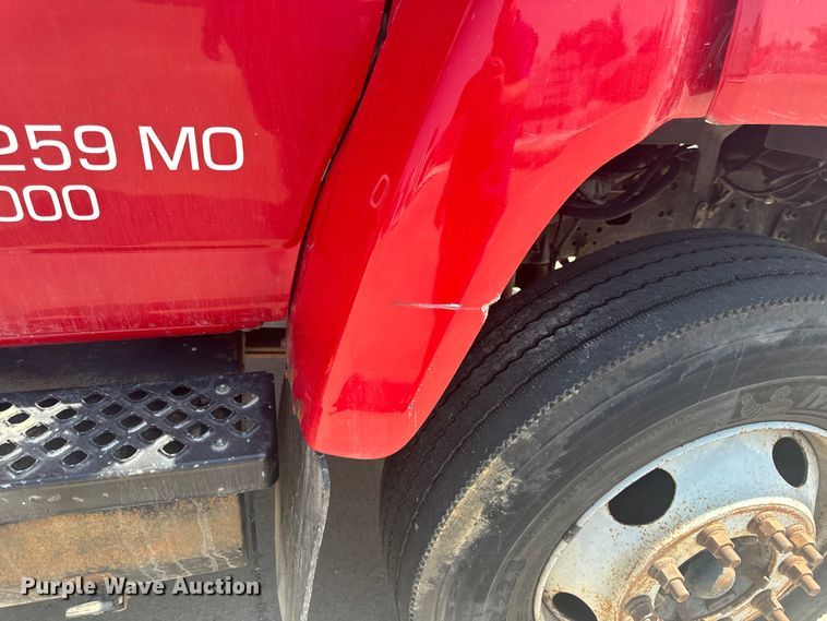 image for item EH6833 2007 Chevrolet  C7500 flatbed truck