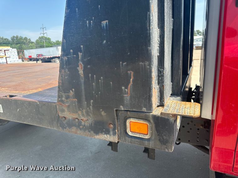 image for item EH6833 2007 Chevrolet  C7500 flatbed truck