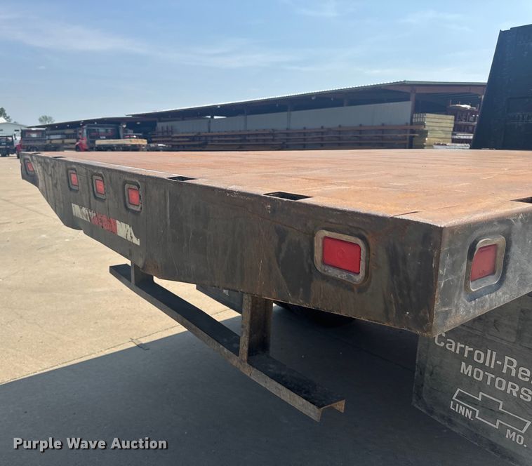 image for item EH6833 2007 Chevrolet  C7500 flatbed truck