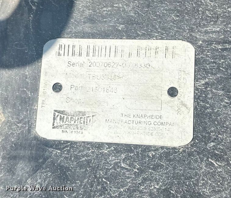 image for item EH6833 2007 Chevrolet  C7500 flatbed truck