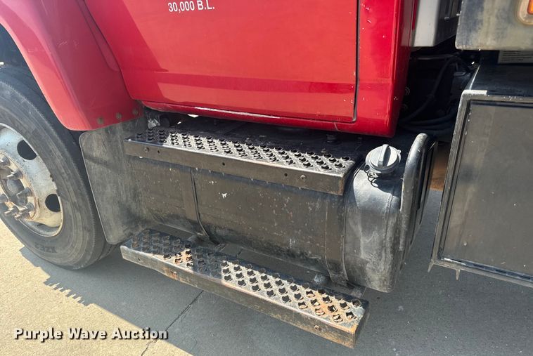 image for item EH6833 2007 Chevrolet  C7500 flatbed truck