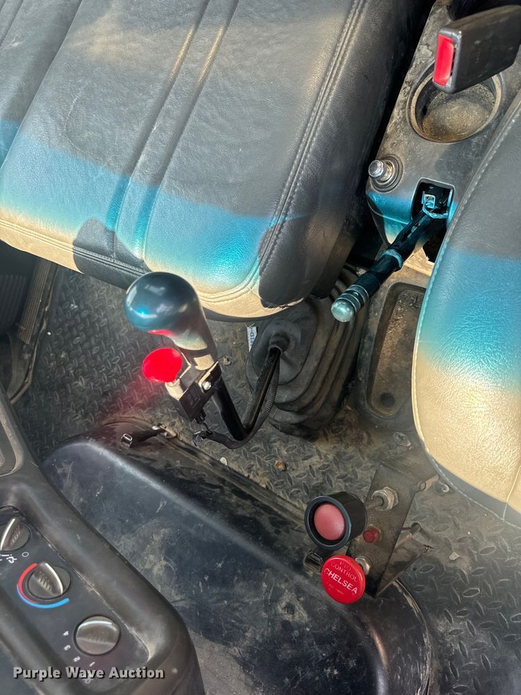 image for item EH6833 2007 Chevrolet  C7500 flatbed truck