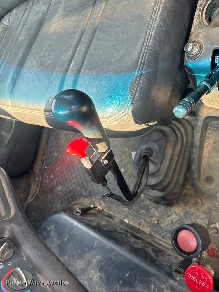 image for item EH6833 2007 Chevrolet  C7500 flatbed truck