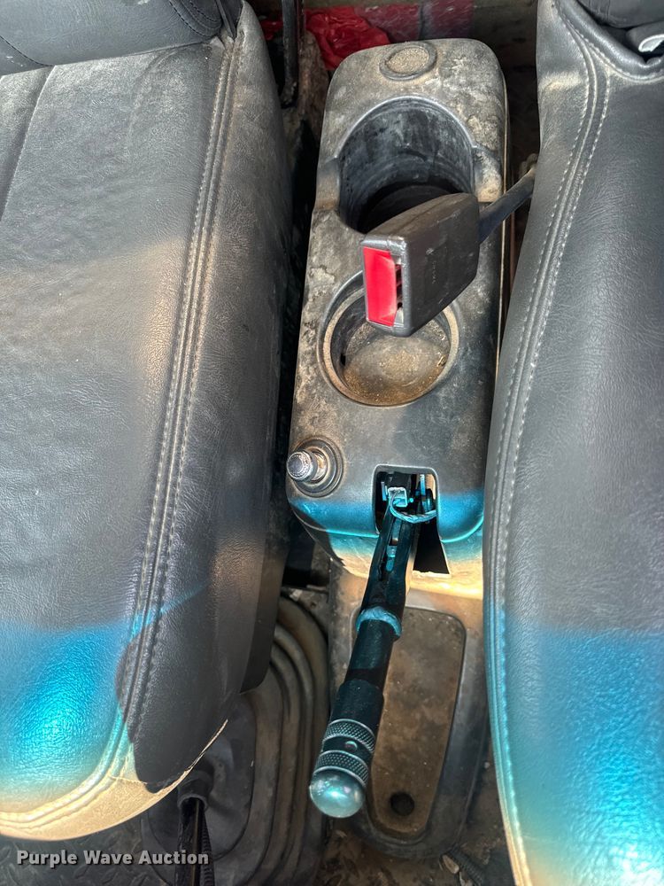 image for item EH6833 2007 Chevrolet  C7500 flatbed truck