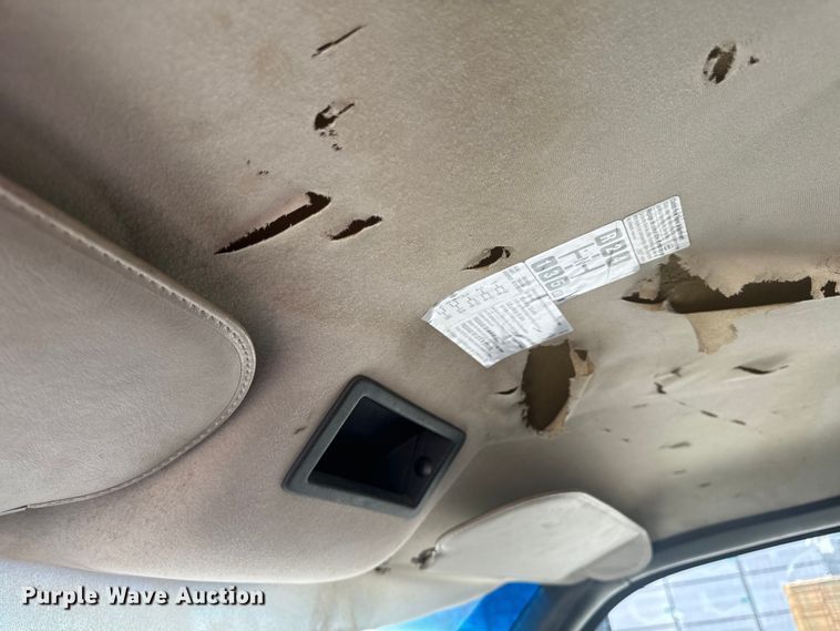 image for item EH6833 2007 Chevrolet  C7500 flatbed truck