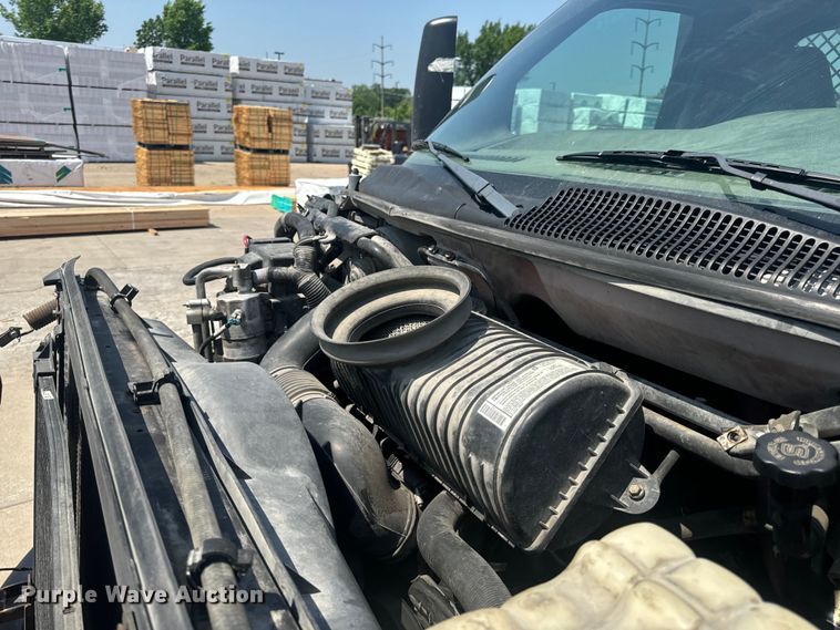 image for item EH6833 2007 Chevrolet  C7500 flatbed truck