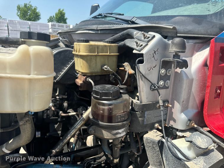 image for item EH6833 2007 Chevrolet  C7500 flatbed truck