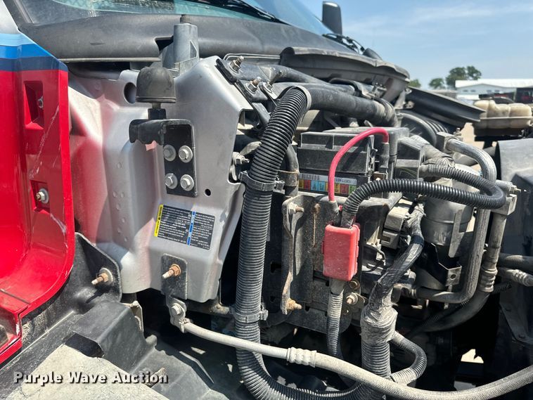 image for item EH6833 2007 Chevrolet  C7500 flatbed truck