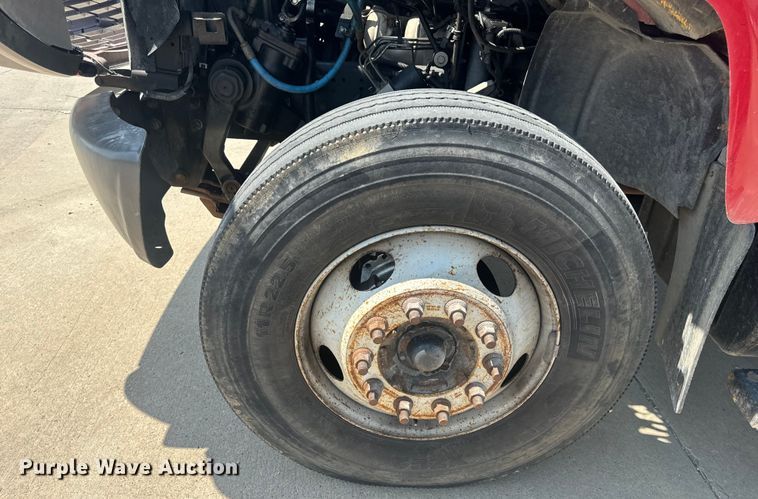 image for item EH6833 2007 Chevrolet  C7500 flatbed truck