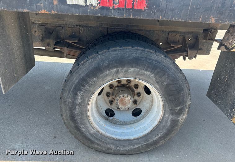 image for item EH6833 2007 Chevrolet  C7500 flatbed truck