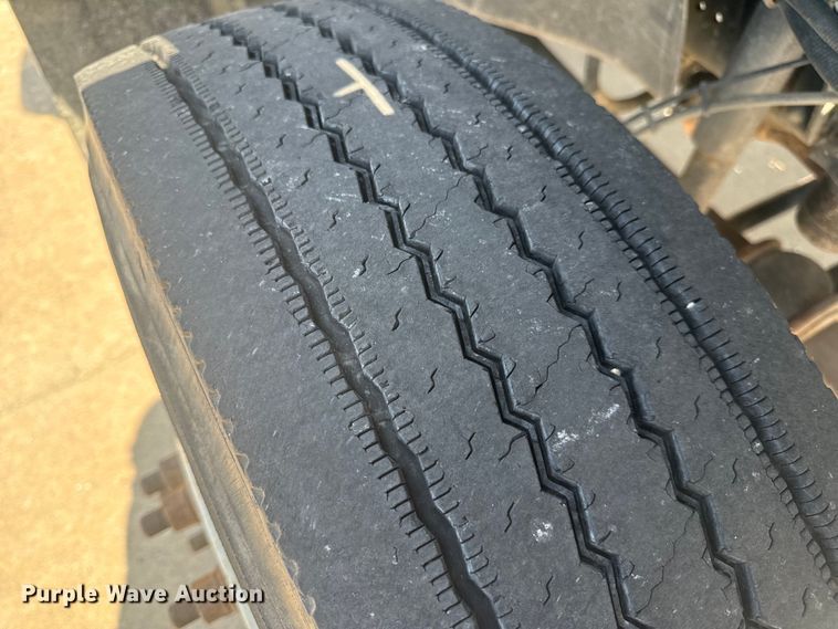 image for item EH6833 2007 Chevrolet  C7500 flatbed truck