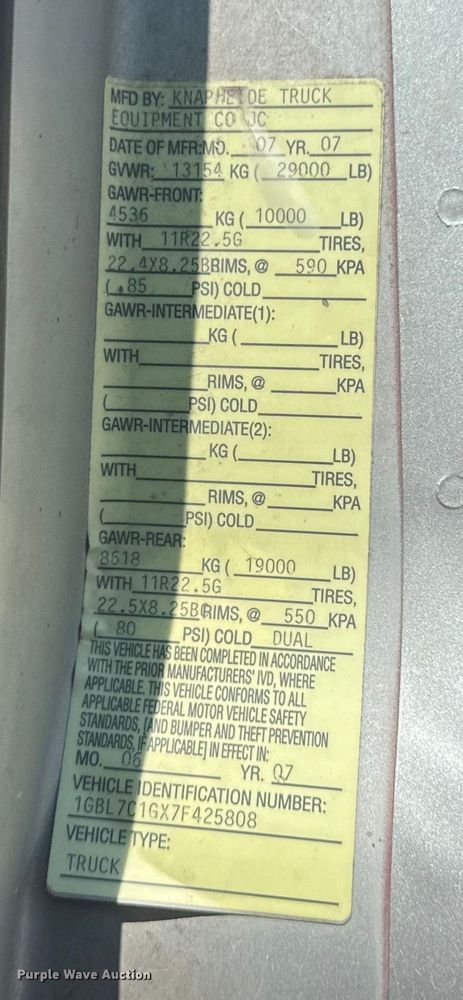 image for item EH6833 2007 Chevrolet  C7500 flatbed truck