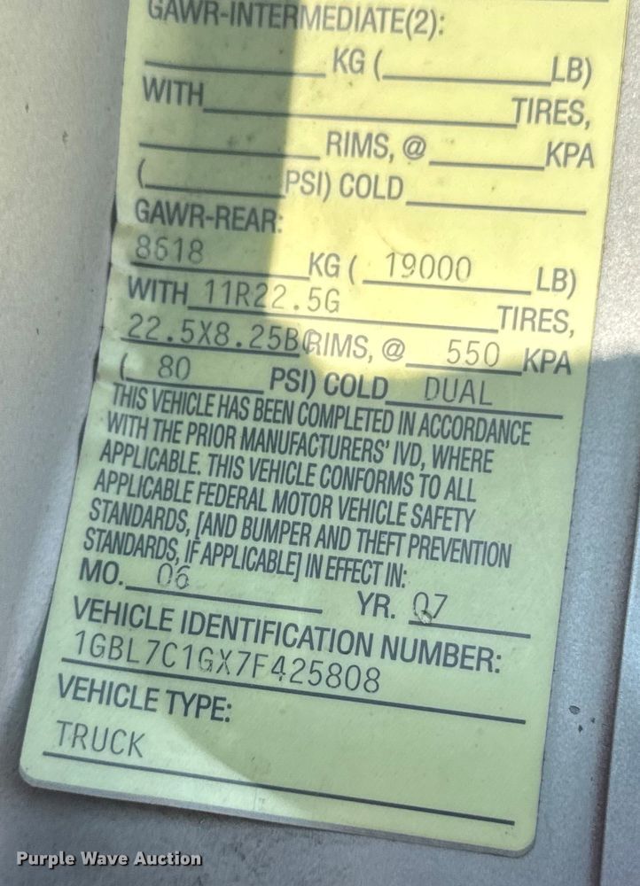 image for item EH6833 2007 Chevrolet  C7500 flatbed truck