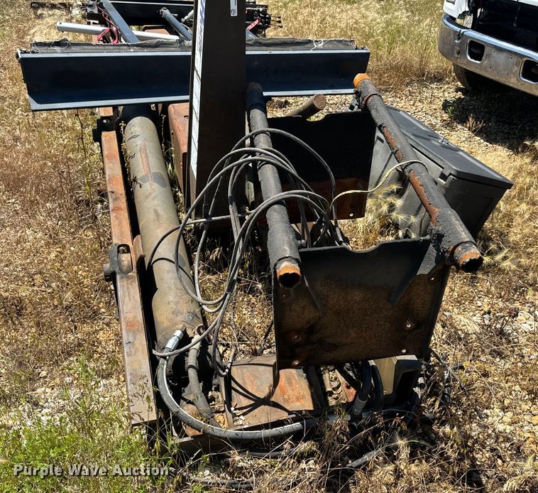 image for item EH6867 Galbreath RightHook Hook lift bed