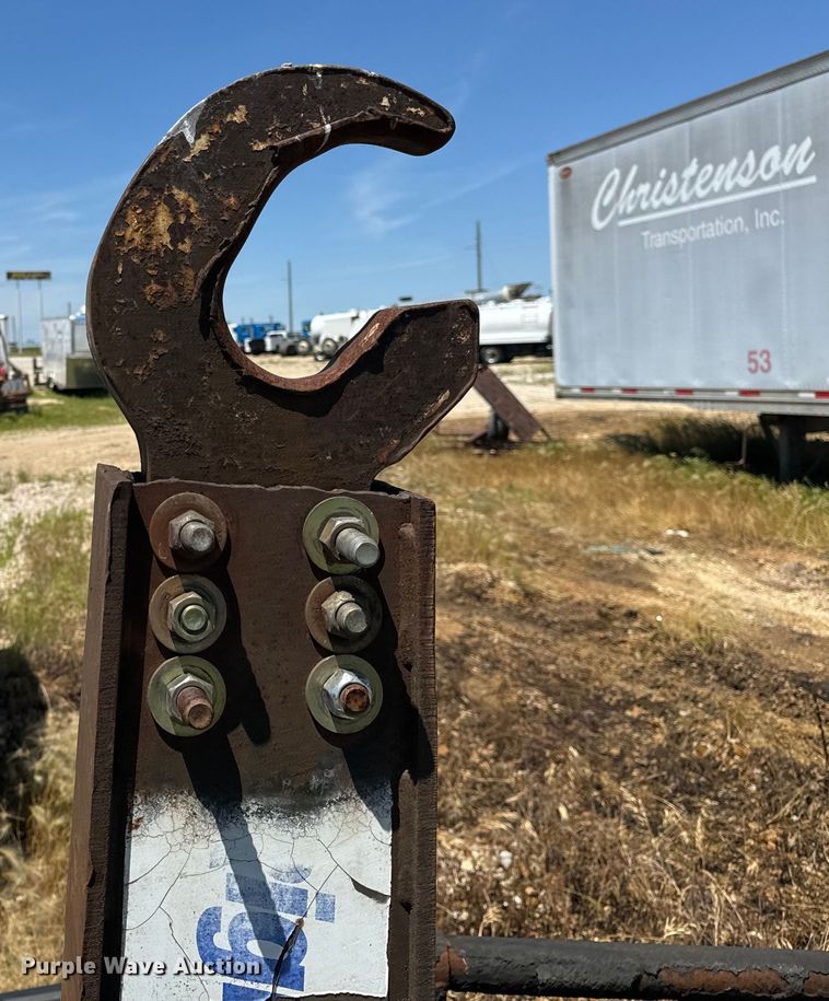 image for item EH6867 Galbreath RightHook Hook lift bed