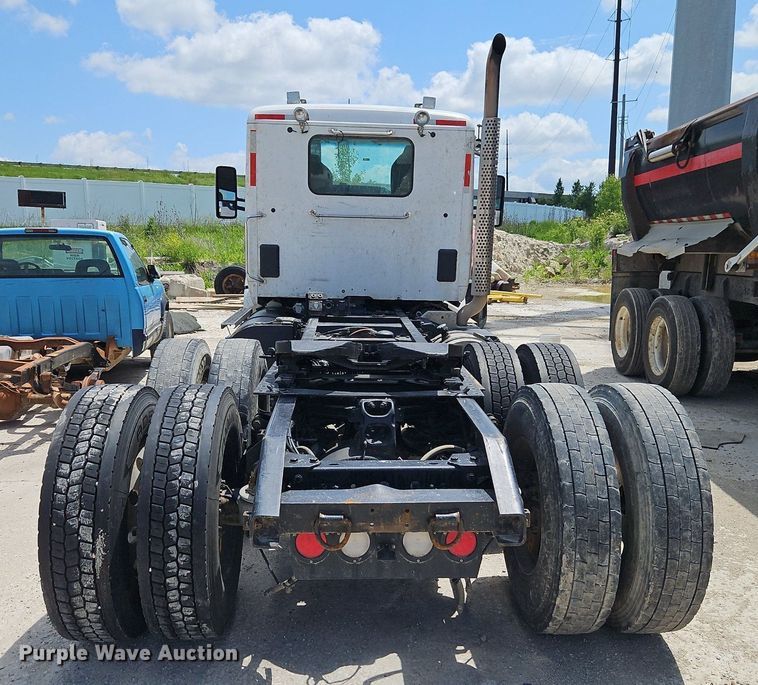 image for item EI3886 2016 Kenworth  T880 semi truck