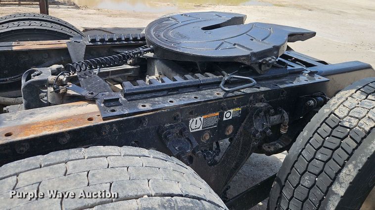 image for item EI3886 2016 Kenworth  T880 semi truck