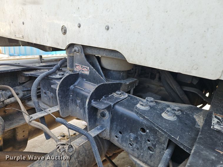 image for item EI3886 2016 Kenworth  T880 semi truck