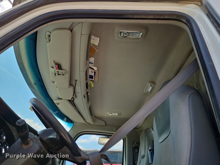 image for item EI3886 2016 Kenworth  T880 semi truck