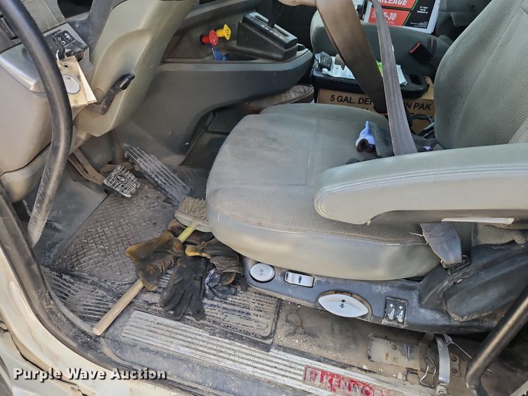 image for item EI3886 2016 Kenworth  T880 semi truck