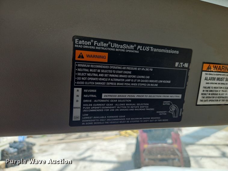 image for item EI3886 2016 Kenworth  T880 semi truck