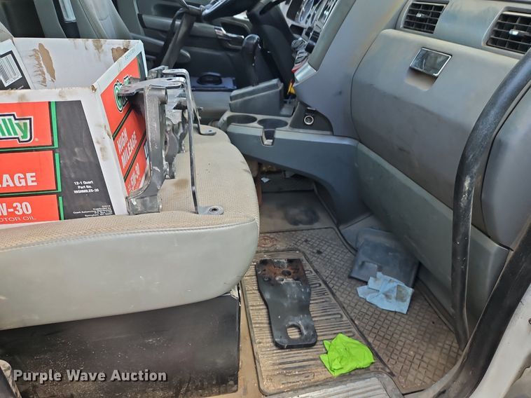 image for item EI3886 2016 Kenworth  T880 semi truck