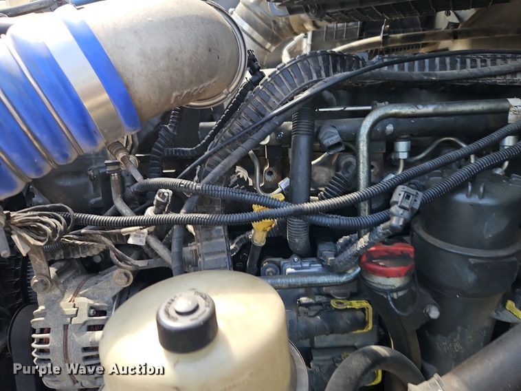 image for item EI3886 2016 Kenworth  T880 semi truck