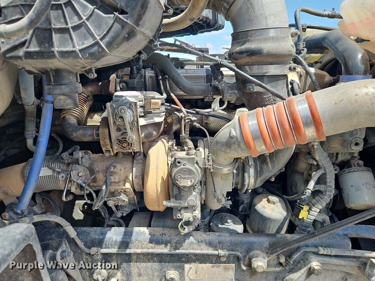 image for item EI3886 2016 Kenworth  T880 semi truck