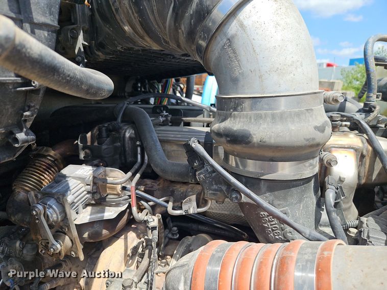 image for item EI3886 2016 Kenworth  T880 semi truck