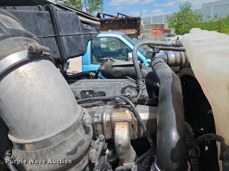 image for item EI3886 2016 Kenworth  T880 semi truck