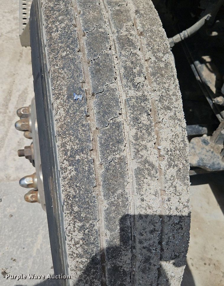 image for item EI3886 2016 Kenworth  T880 semi truck