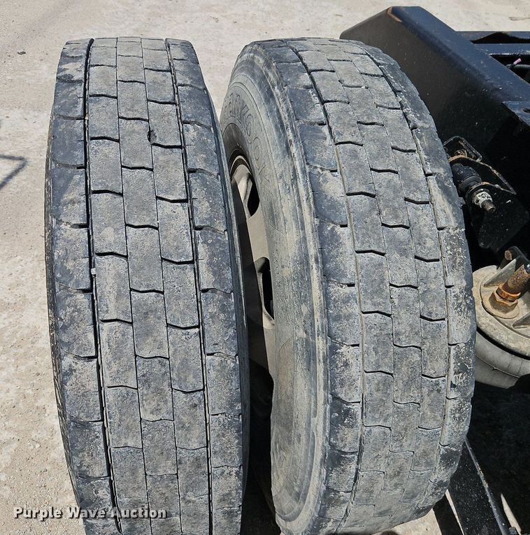 image for item EI3886 2016 Kenworth  T880 semi truck