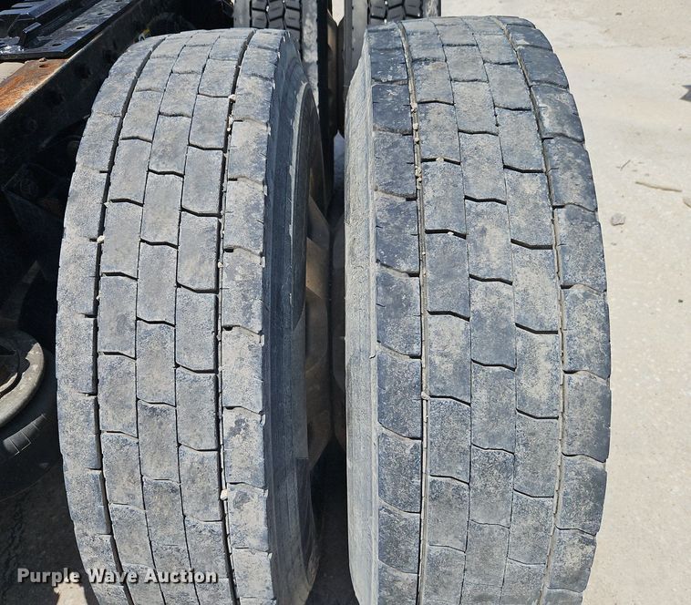 image for item EI3886 2016 Kenworth  T880 semi truck