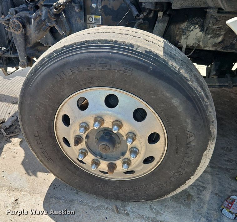 image for item EI3886 2016 Kenworth  T880 semi truck