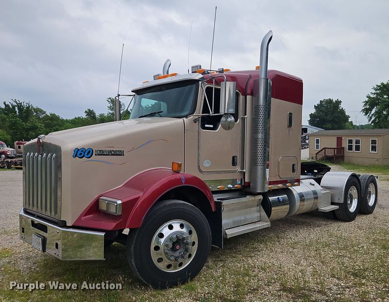 image for item EI3887 2016 Kenworth T800 semi truck