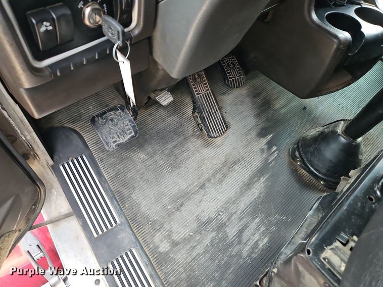 image for item EI3887 2016 Kenworth T800 semi truck