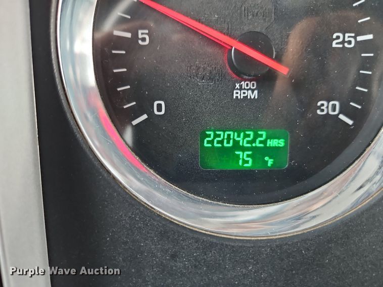 image for item EI3887 2016 Kenworth T800 semi truck