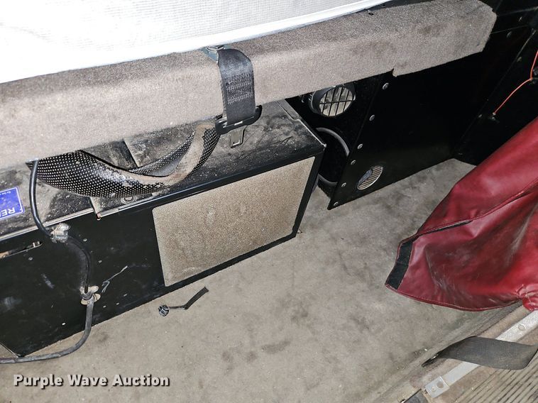 image for item EI3887 2016 Kenworth T800 semi truck