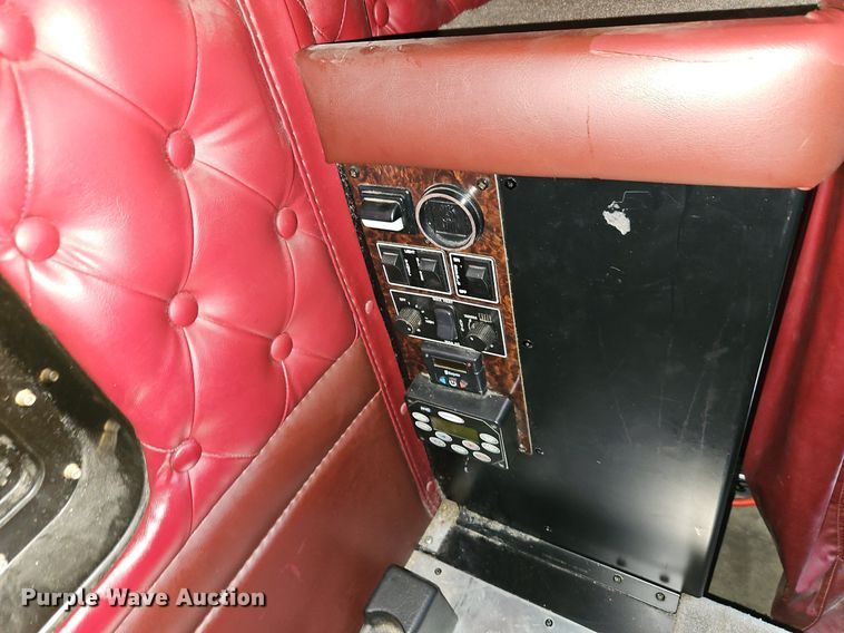 image for item EI3887 2016 Kenworth T800 semi truck