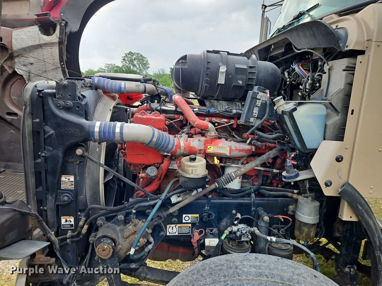 image for item EI3887 2016 Kenworth T800 semi truck