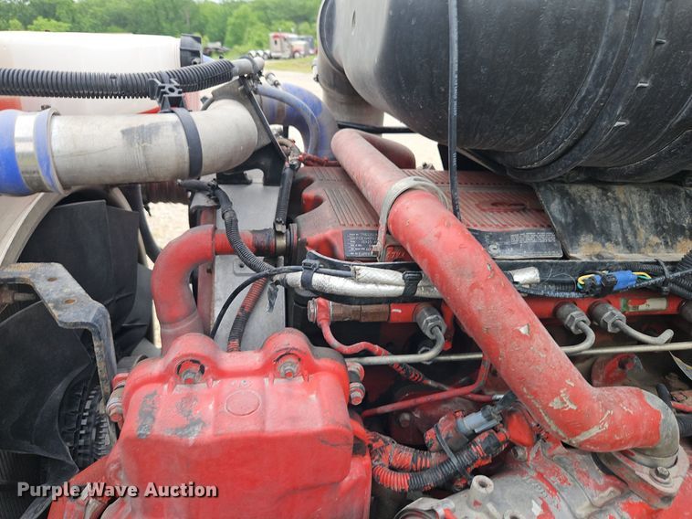 image for item EI3887 2016 Kenworth T800 semi truck