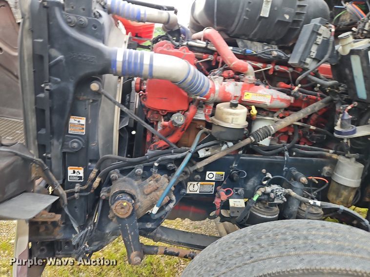 image for item EI3887 2016 Kenworth T800 semi truck