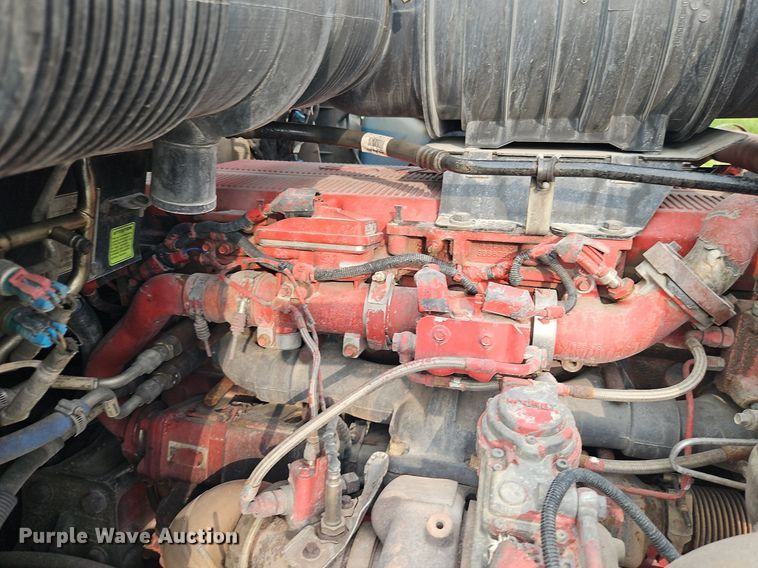 image for item EI3887 2016 Kenworth T800 semi truck