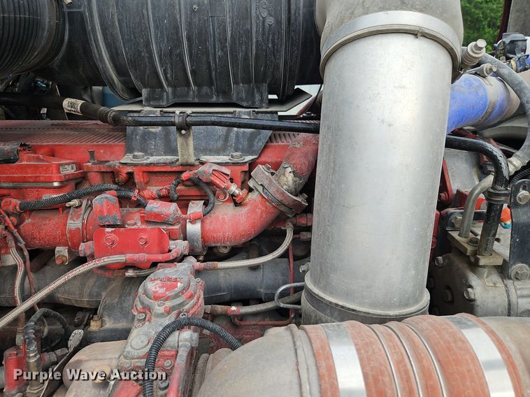 image for item EI3887 2016 Kenworth T800 semi truck